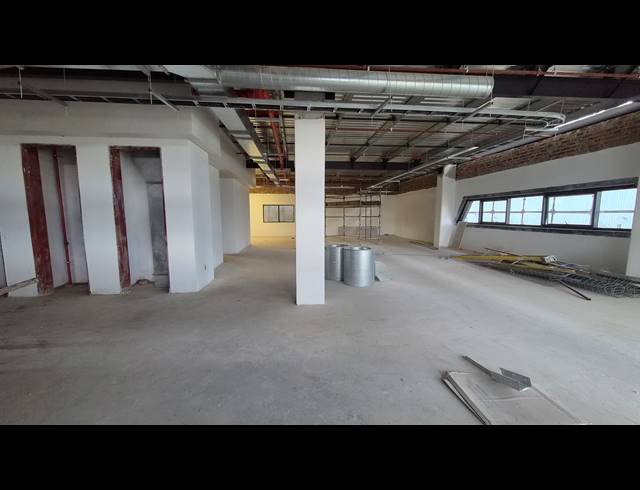3,651M² WAREHOUSE TO LET IN JET PARK